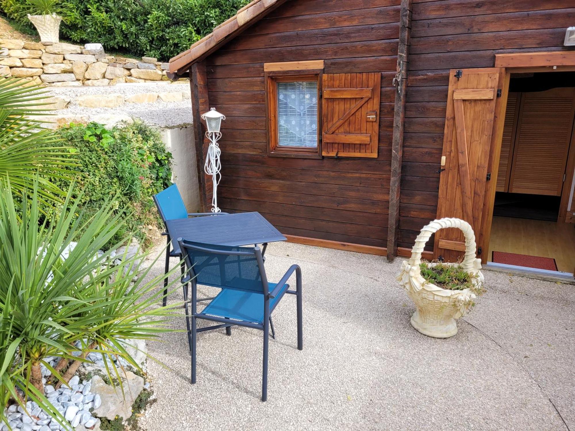 Au Petit Chalet Gigouzac Bagian luar foto
